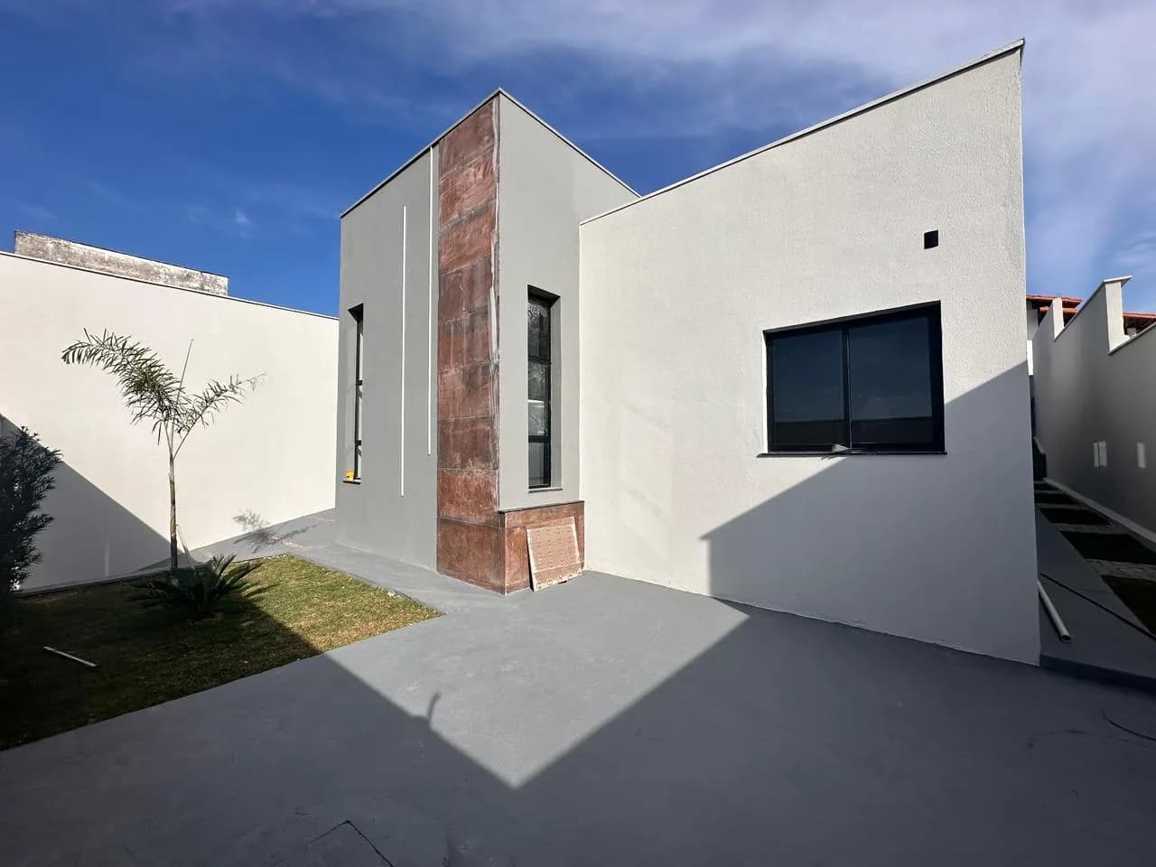 Casa com incrível padrão de acabamento no Bairro Residencial Santanense