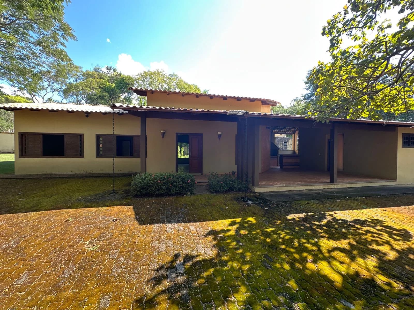 Casa de alto padrão em condomínio fechado - Recanto da Lagoa
