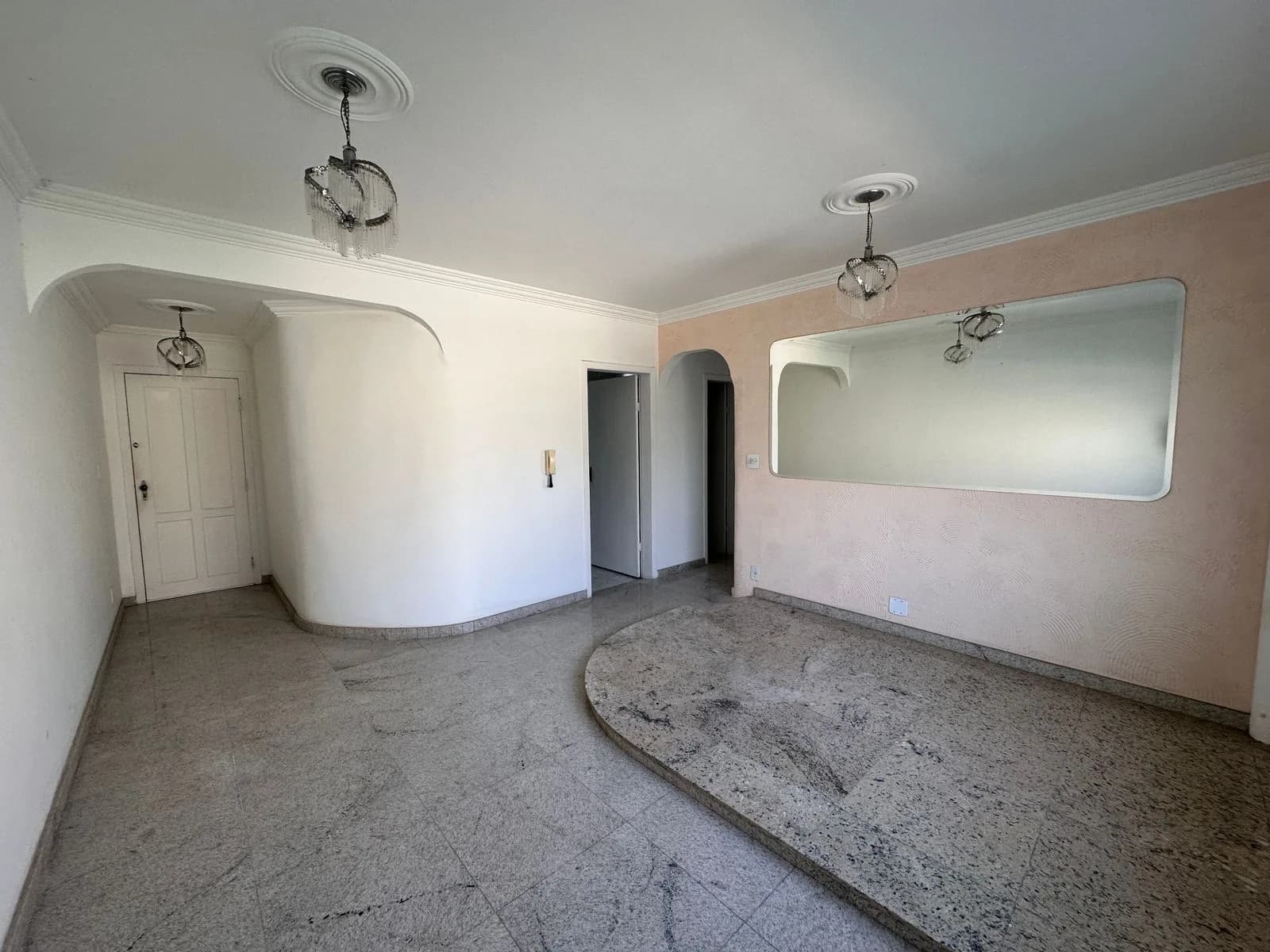 Apartamento com amplos espaços - Centro