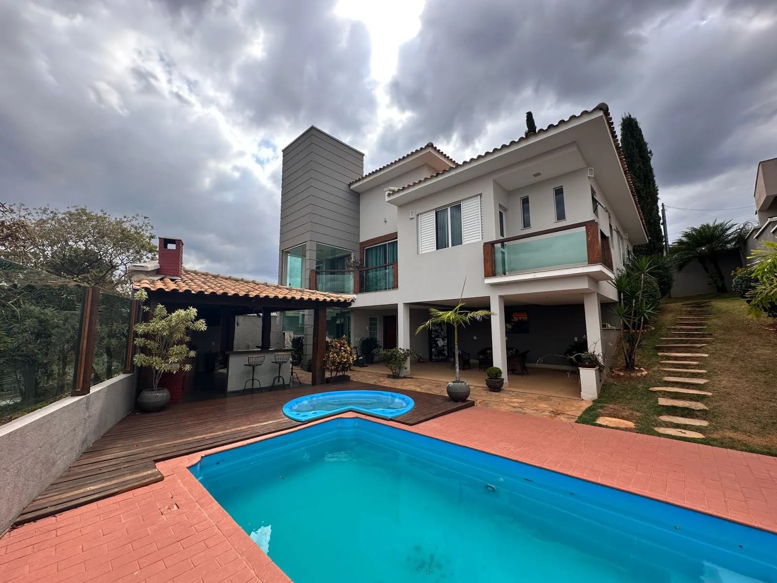 Casa de alto padrão com vista - Belvedere