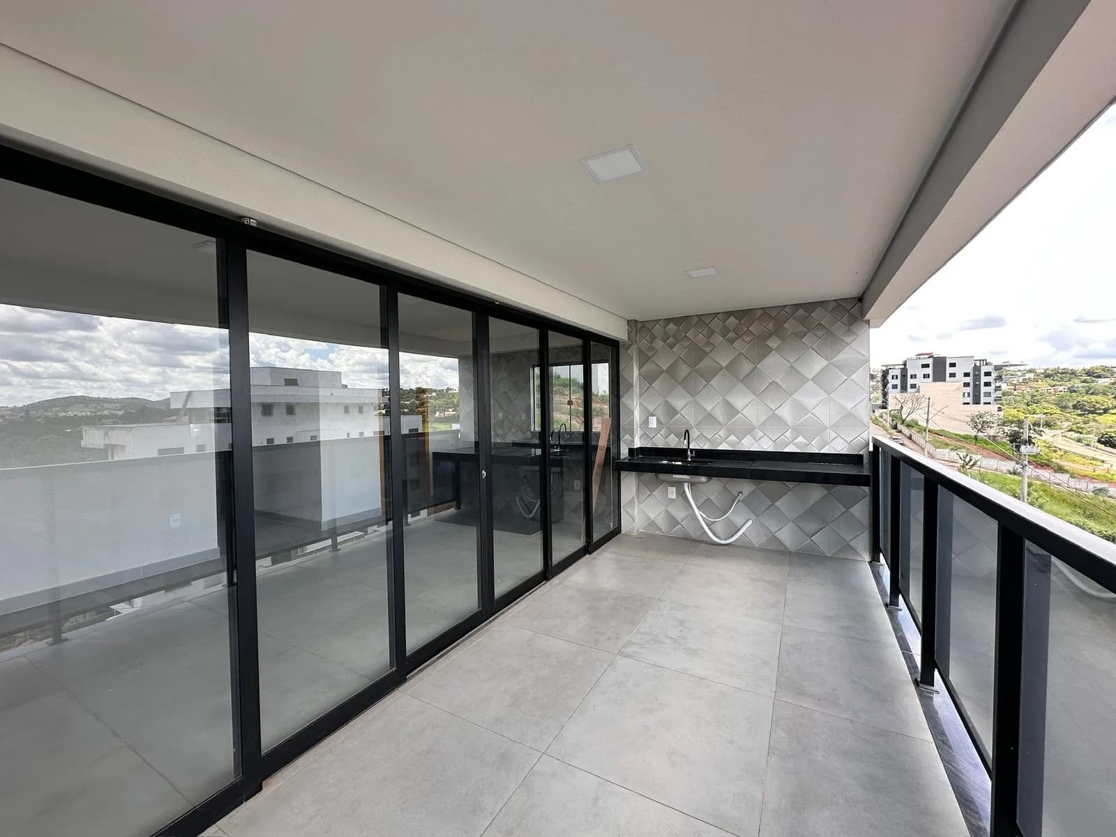 Apartamento com 204 m² e vista definitiva - Tropical