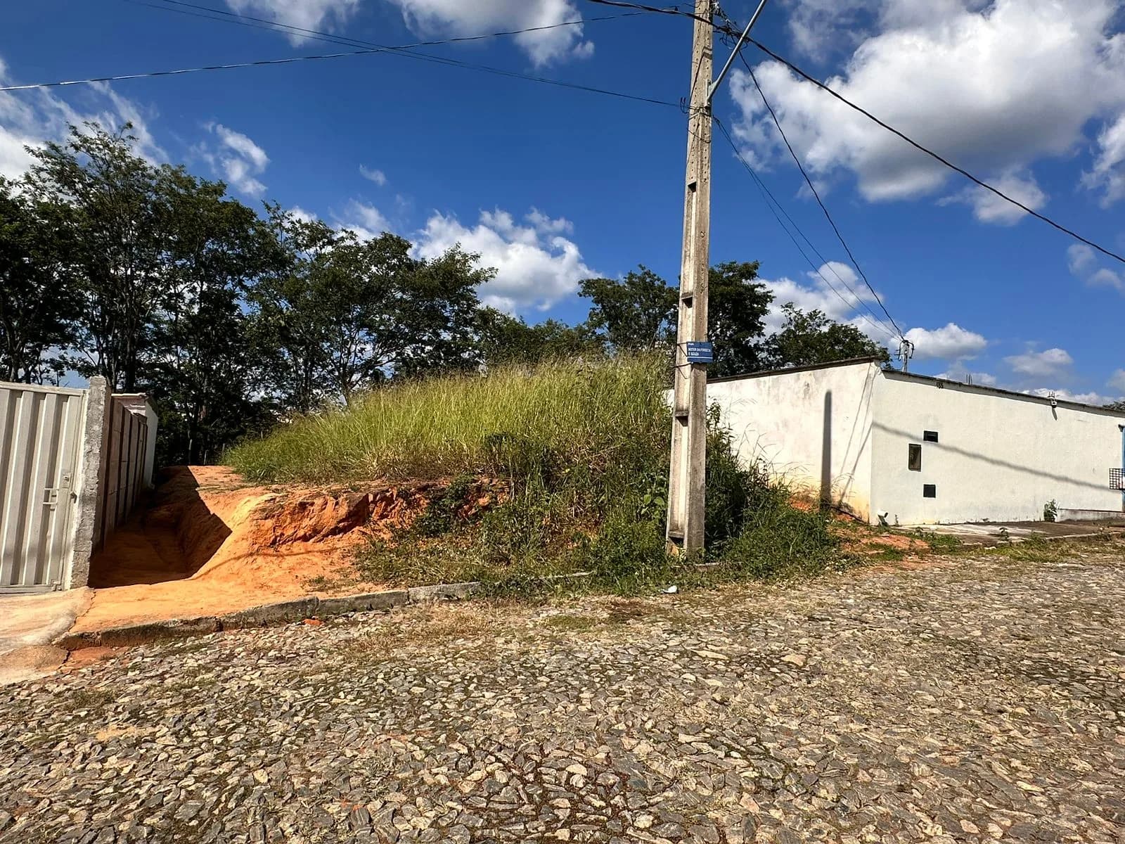 Lote com ótimo preço - Vale das Aroeiras