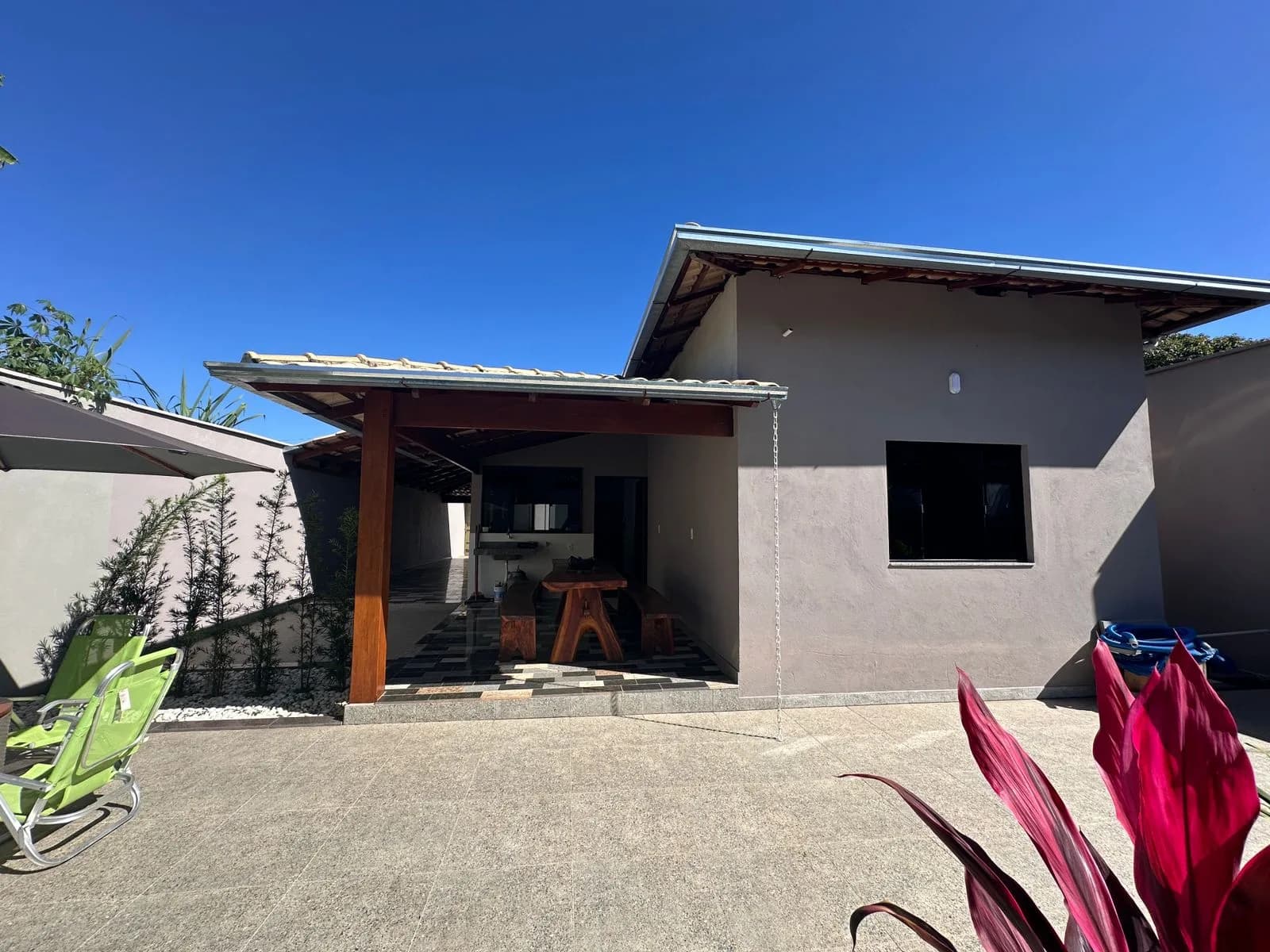 Casa com ótimo acabamento - Vila Santa Maria