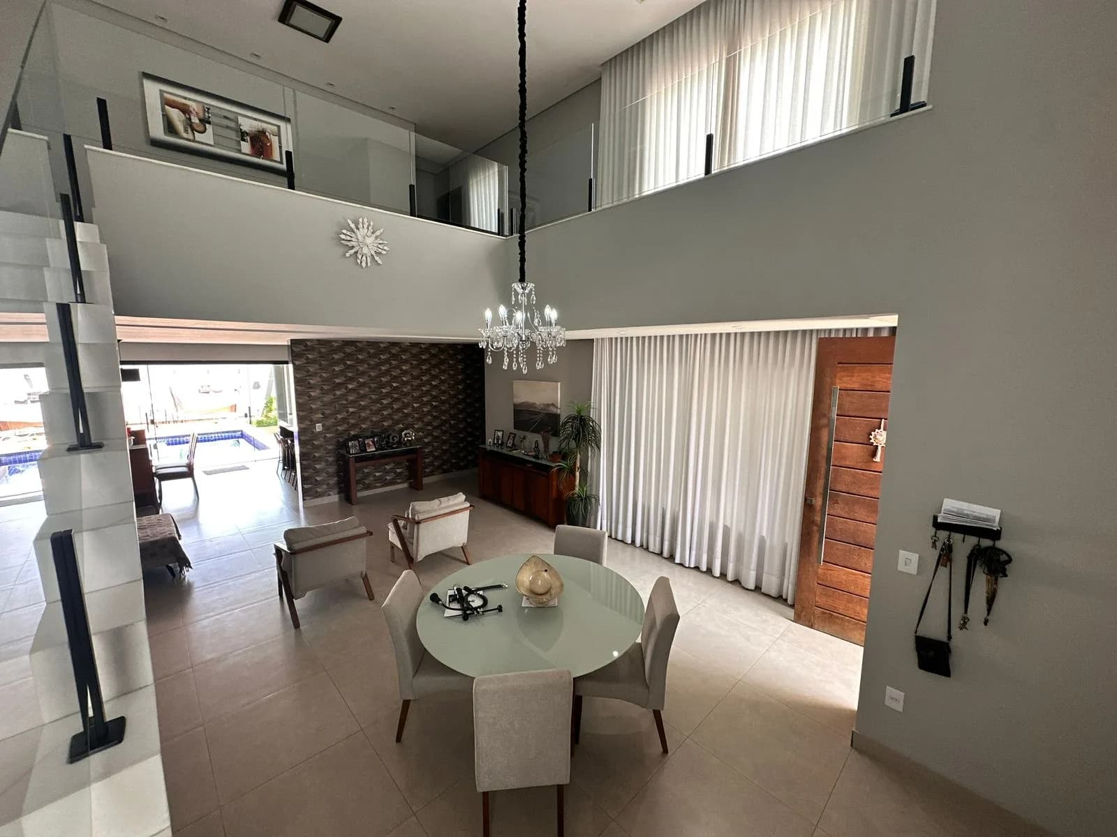 Casa de alto padrão com 380 m² - Tropical