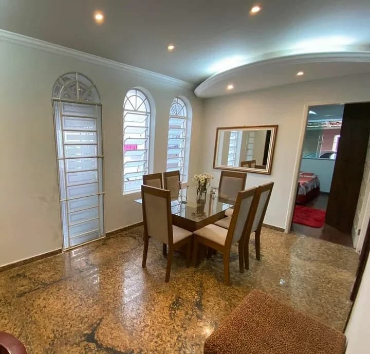 Casa com ótima localização - Piedade