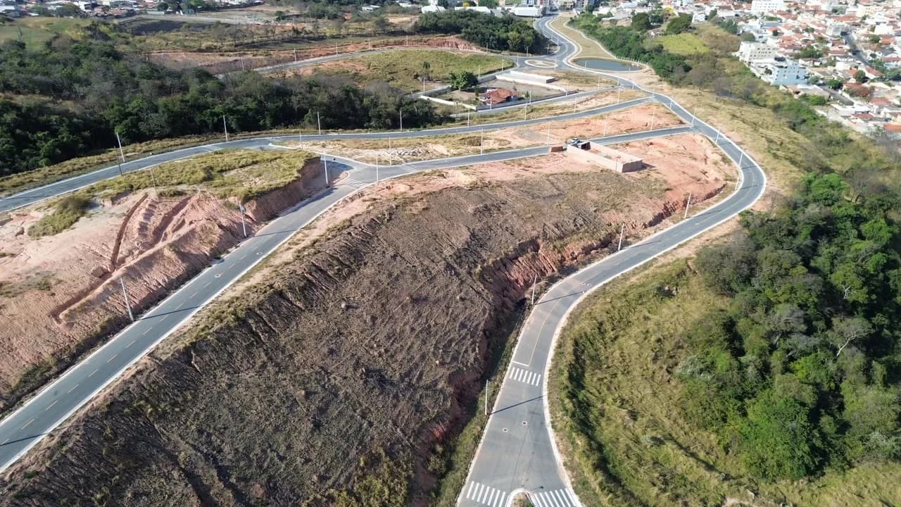 Lotes a partir de 300 m² - Monte Carlo