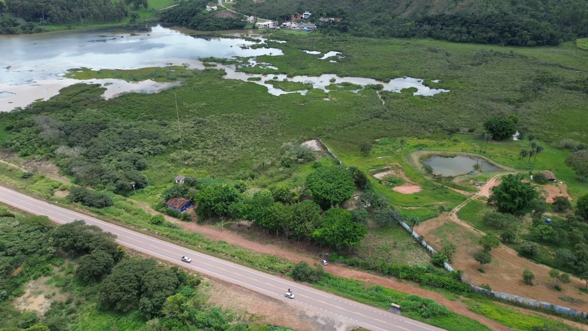 Área com 1.832 m² - Barragem