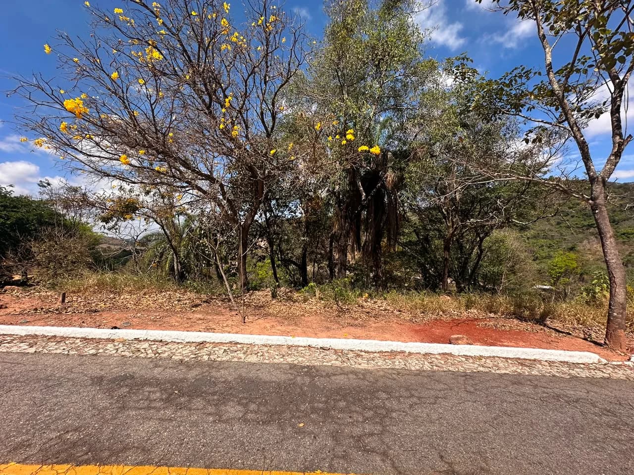Lote com 1.200 m² com vista para a Barragem - Lago do Sol