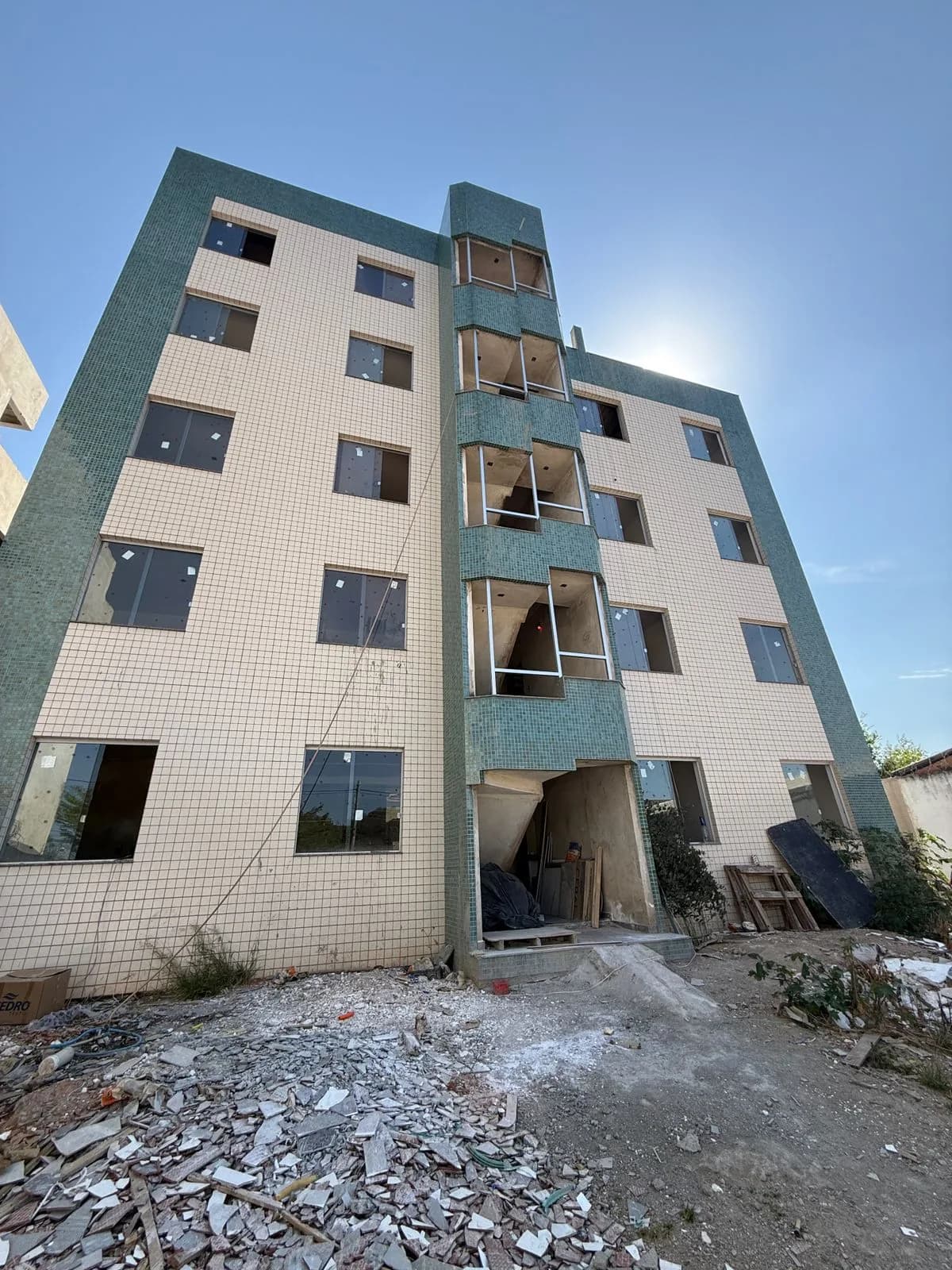 Apartamento com 3 quartos com 75 m² - Santanense.