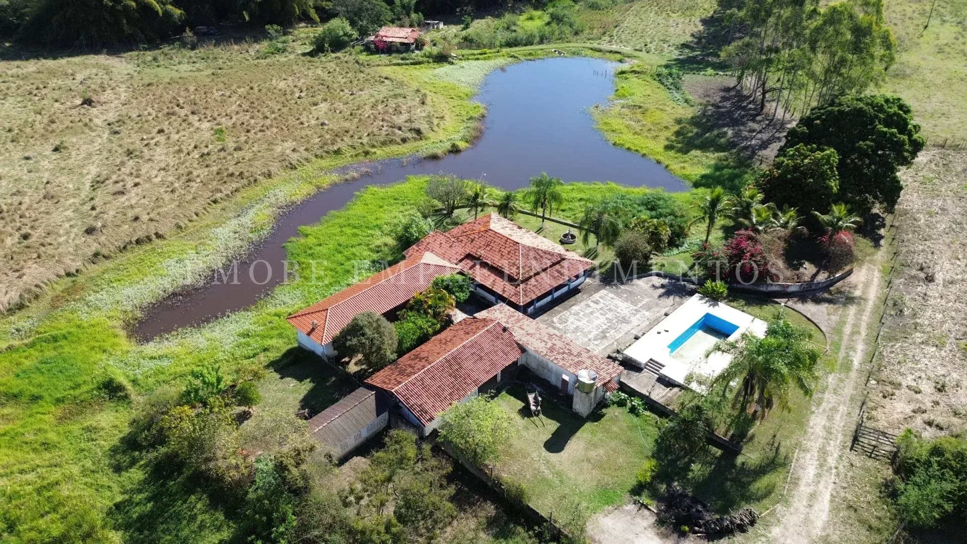 Fazenda com 49 hectares - Cachoeirão