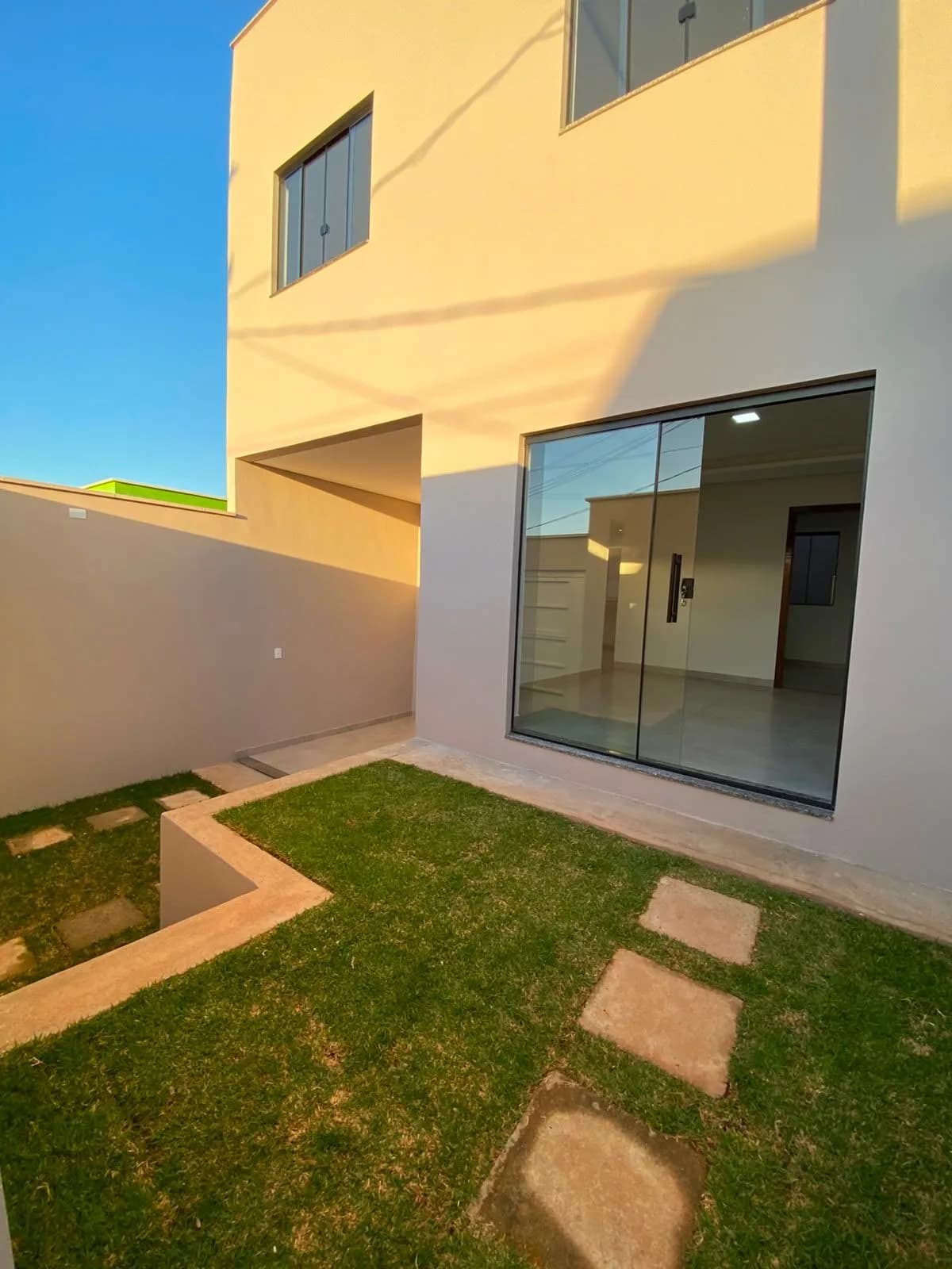 Casa com 2 quartos e ótimo acabamento - Várzea Da Olaria
