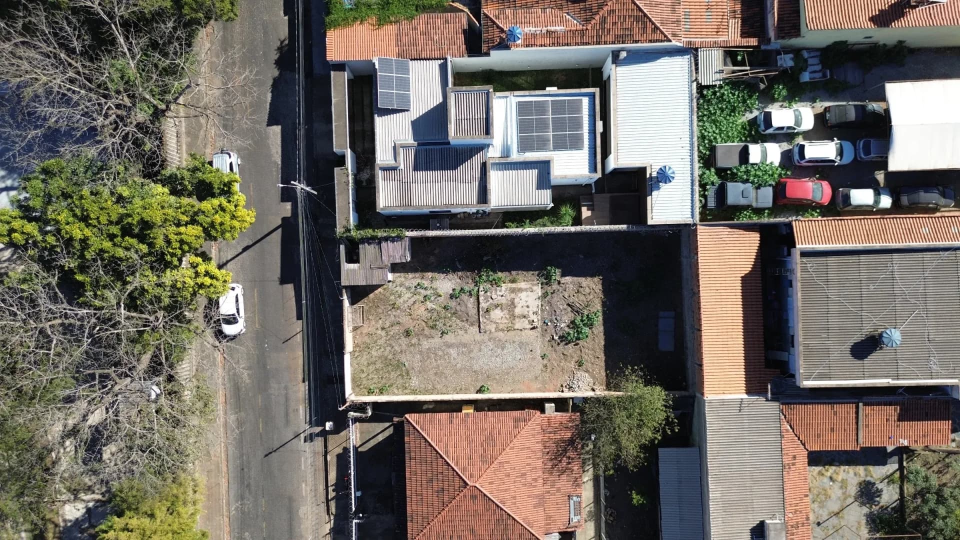 Lote com 300 m² com murado - Santa Mônica.